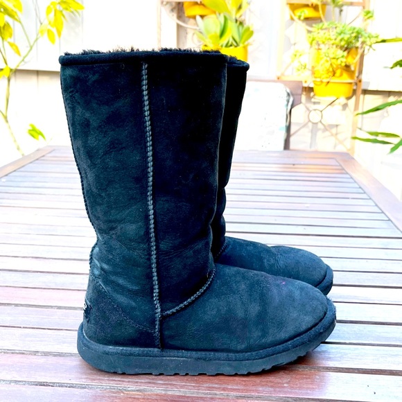 UGG Shoes - UGG Classic Tall Black Suede leather Shearling lined women's winter boots. SZ 7